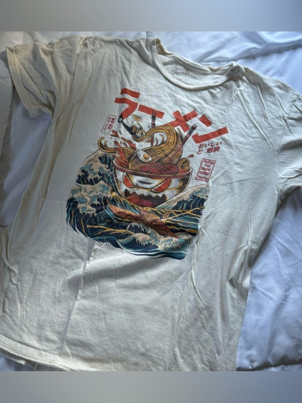 beige (ramen) ‘threadless’ graphic tee